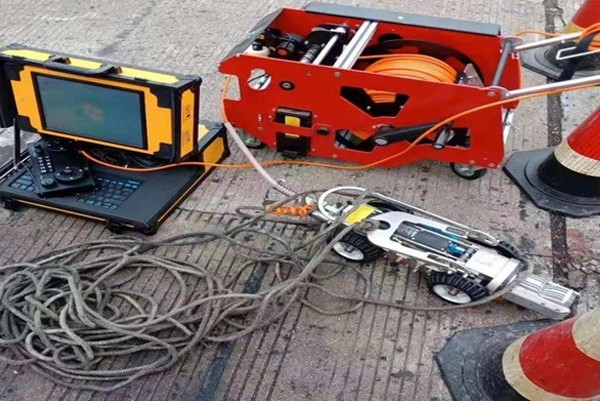 宏伟CCTV管道检测机器人