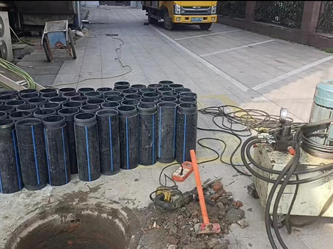 宏伟PE置换管厂家 DN315置换管 非开挖管短管置换